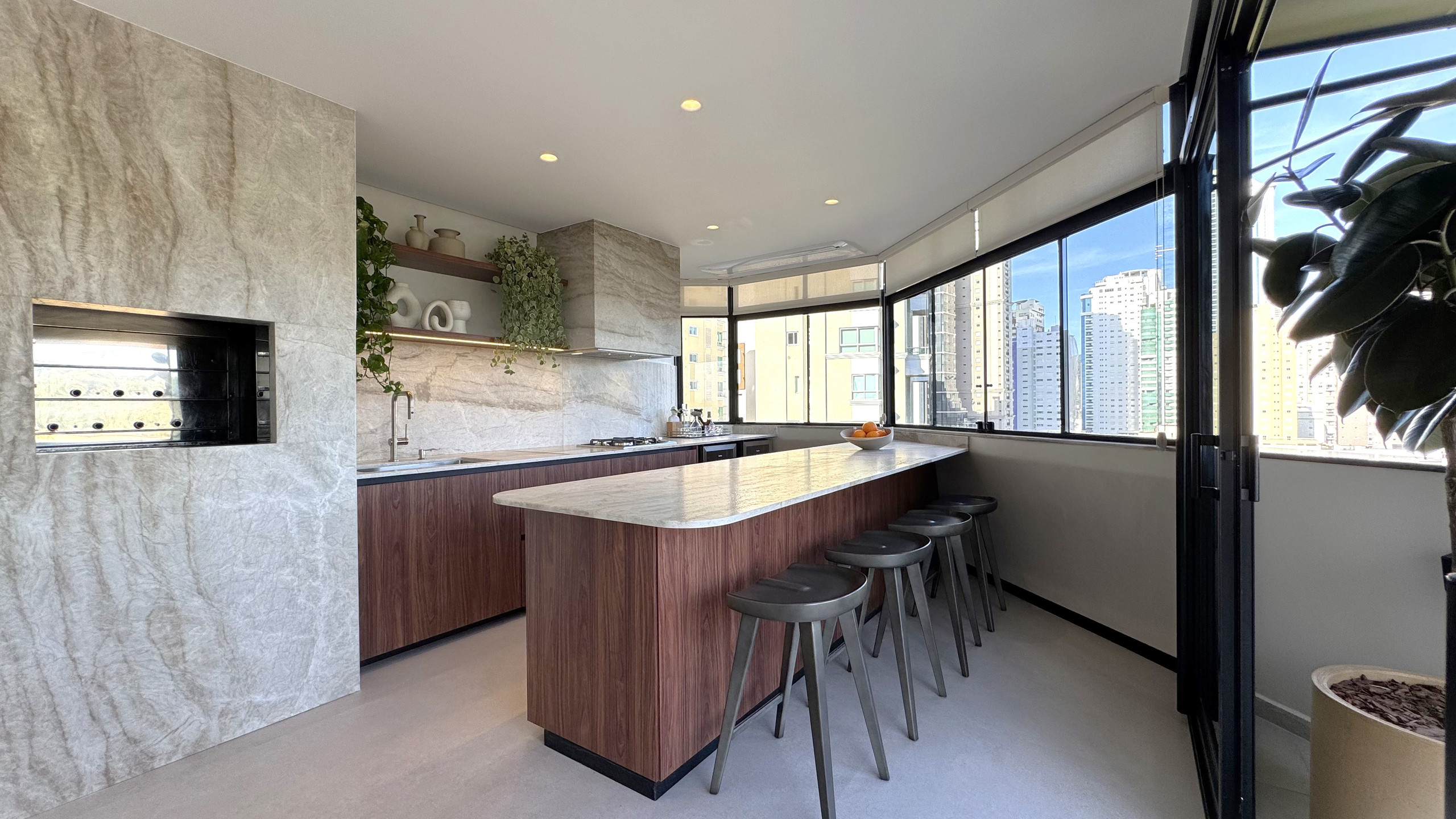 COBERTURA AFLUENTE, cozinha gourmet com ilha e vista para a cidade